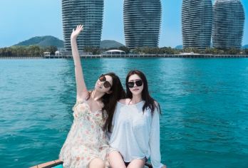 【三亚尾波冲浪体验】进口豪华造浪艇+专业教练教学+包船体验【进口豪华造浪艇，网红明星同款】