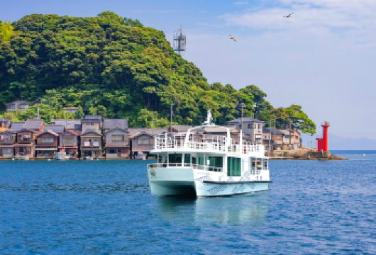 【京都小众景点一日游】天桥立观景+伊根舟屋群+智恩寺祈福【漫步江户风情舟屋街道，乘游船近距离欣赏独特的船屋奇观和伊根湾，与海鸥亲密互动，享受独特的海上乐趣。】