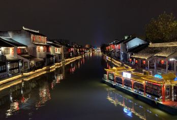 无锡古运河游船+鼋头渚+拈花湾 |包车日游【中英俄法德西】#【[妙趣之旅]体会到沉稳的中式之美，传承千年文化精髓。】