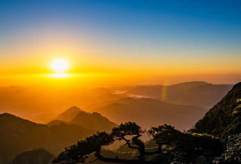 南昌市区/机场-龙虎山/武功山包车游【春季漫山遍野油菜花 篁岭色彩斑斓晒秋季】