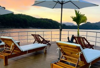 琅勃拉邦：2小时日落游船+晚餐【A ONE CRUISE】【可选择酒店接或自行前往】