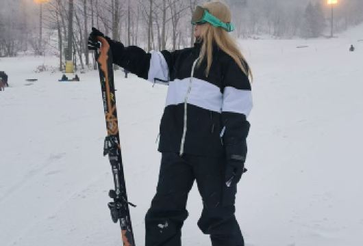 北海道手稻滑雪场|中英文专属私教|全套装备|酒店接送|夜场【札幌手稻滑雪场滑道多样,适合 各级滑者,雪质极好,是典型北海道粉雪，晴天可眺望札幌市与石狩湾】