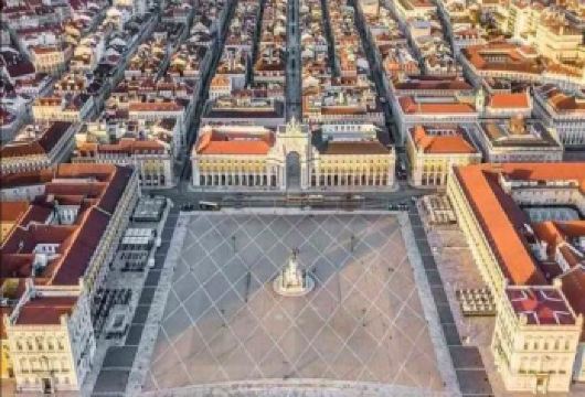 西班牙巴塞罗那+圣家堂+格拉西亚大道与巴特罗之家包车一日游【高迪建筑艺术，巴特罗之家 + 米拉之家，哥特区 + 巴塞罗那大教，加泰罗尼亚美食与佳酿，蒙锥克山全景】