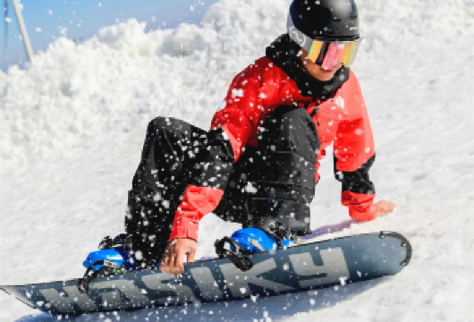 【可选8人小团】百里荒滑雪场一日游+赠送滑雪五件套+意外险！【[缤纷景点]被称为南方滑雪胜地，体验冰雪运动的激情。当天往返，适合工作忙的小伙伴，轻松一站搞定！】