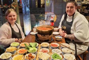 杭州市区一日游+西湖游船+松城公园浪漫表演+灵隐寺【乘船游览联合国教科文组织世界遗产西湖 参观拥有1700年历史的佛教寺庙 体验中国茶文化】