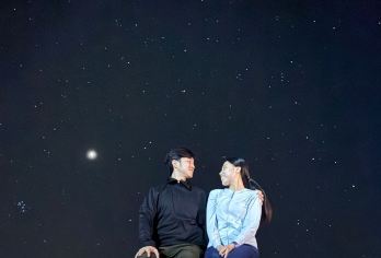 巴图尔火山日出吉普车一日游（含摄影师陪同）【巴杜尔火山的壮丽日出——从巴厘岛*活跃的火山之一欣赏令人惊叹的日出，并欣赏火山口的全景。 惊险刺激的黑色熔岩吉普车探险——乘坐激动人心的越野吉普车，探索过去火山喷发留下的著名黑色熔岩场。 值得在 Instagram 上分享的瞬间——与经验丰富的当地摄影师一起捕捉巴杜尔山令人惊叹的日出美景，留下无忧无虑的回忆。】