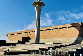 洛阳博物馆人工讲解/半日游【2小时深度讲解+蓝牙耳麦】【[深度讲解]专业大咖导游讲解，2小时带您深挖洛阳历史，探寻古都背后的秘密！】