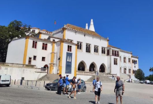 葡萄牙里斯本贝伦塔+热罗尼莫斯修道院+阿尔法玛老城区一日游【专业司机应对复杂路况与停车难题，行程灵活自由，让您专注于游览与拍照。】