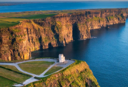 爱尔兰都柏林出发：巴伦国家公园 & 莫赫悬崖中文包车一日游【全程专业中文司机，沟通无障碍。专属包车服务，行程灵活自由，享受私密舒适的旅行体验。】