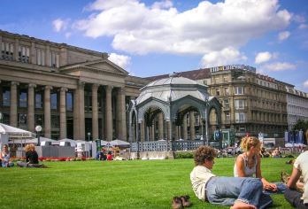 德国斯图加特市区打卡网红景点-漫步老城感受历史-包车-精选【专属客服和本地中文司机，一家一团包车】