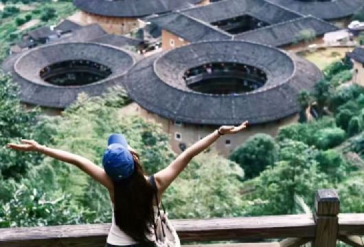 【纯玩团+无购物不喝茶】云水谣景区+田螺坑土楼群双景区一日游【无需换乘景区大巴车+绿色通道直达景区，无喝茶：讲解员讲解结束后不会邀请去家里店里喝茶，无任何隐形消费】