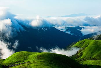 萍乡武功山风景区直通车一日游【日爬/夜爬】【[饕餮胜景]吊马桩网红玻璃栈道打卡！十万亩高山草甸/千年古祭坛群.....更多惊喜等你来发掘】