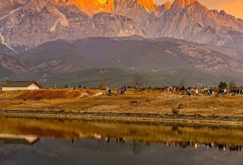 云南丽江+玉龙雪山+蓝月谷一日游一价全含纯玩6-8人精品小团【[安心出行]大索道登顶保证有票，官方出票，无需自行抢票；除雪山检修等不可控情况，出票套餐未出票必赔！】