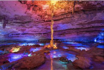 双河谷景区+下裂缝景区【2-8人拼小团，十二背后神一日游】【双河谷景区内有国内罕见地下河谷、天坑天瀑、地下梯田奇观、高端度假客栈群，并称为双河谷四绝】