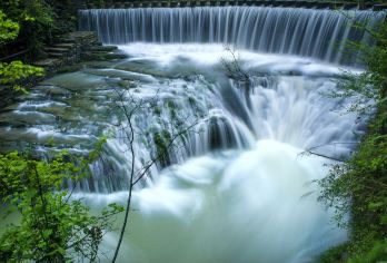 凤凰古城飞水谷+松桃苗王城一日游【品质出游】
