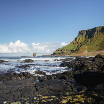 都柏林往返｜巨人之路+黑暗树篱+邓路斯城堡｜北爱奇景