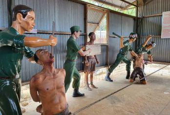 富国岛一日游：南部城市之旅【探索富国岛的文化瑰宝：珍珠中心、Sim酒厂、胡椒园、传统丝绸和鱼露作坊。 参观标志性地标：胡国寺、富国监狱及其他历史和精神场所。 在迷人的圣奥海滩放松身心：享用美味的午餐，在碧绿的海水中游泳，在白沙滩上放松身心。】