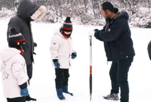 长白山雪趣林场·亲子一日游【非遗冬捕|森林号子|篝火烟花】【一日尽享冰湖开工、冬捕围渔、年味食俗、雪地藏宝探险等十大沉浸体验，从民俗到自然，全方位解锁北国风情。】