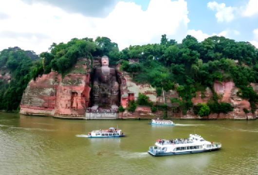 乐山大佛+苏稽古镇【成都往返/专车接送/可选英文导游】【[充足时长・玩得尽兴]含 10 小时专属包车时长，行程紧凑，游玩时间充足，打卡拍照更从容；】