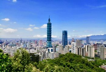 台北包车一日游(龙山寺+永康街+101大楼+故宫l台北出发)【台北出发，自由调配时间超弹性，交由专业的中／英／韩 / 日语司机载你四处走】