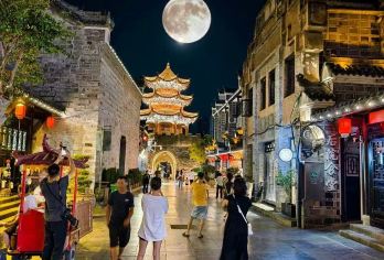 石泉老街、汉江三峡、后柳水乡一日游【石泉老街——位于陕西省石泉县城南部，历史上曾经是商贾云集、繁荣富裕的商贸一条街。】