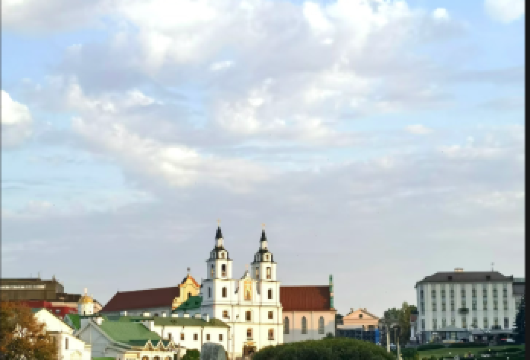 「明斯克一日游：打卡明斯克之门地标+中文定制包车+行程可调【[定制包车游]专享中文司机独立包车，市区范围酒店上门接送，行程路线天数可根据个人需求调整。】