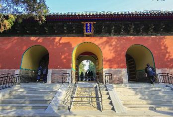 孔庙+孔府+孔子博物馆一日游【全程接送＋深度讲解＋非遗体验】【[贵宾体验~贴心服务]出行无忧-车辆全程上门接送，10人精品线路团，赠送蓝牙耳麦使用，享优质讲解环境】