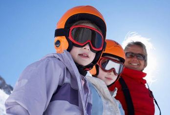 北京怀北国际滑雪场一日游【特惠滑雪季&赠滑雪礼包】【[品质保证]享品质纯玩，无购物，可选4小时/全天畅滑，嗨翻冬日！】