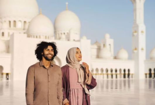 阿布扎比卢浮宫总统府谢赫扎耶德大清真寺【中文包车游】【从梦幻乐园到阿布扎比潮玩地标，解锁刘亦菲神仙姐姐的打卡地[行程可调]朱美拉公共海滩 来嬉水】