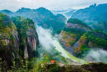 福建武夷山+天游峰+九曲溪竹筏漂流1日游【世界双遗产体验：武夷山是世界文化与自然双重遗产，游客可在一日游中领略其独特魅力，感受大自然的鬼斧神工】