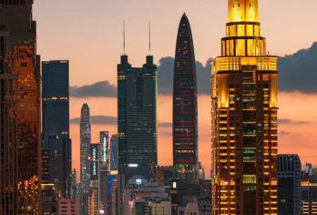 深圳金色海岸游艇+地王观光+世界之窗一日游【含午餐丨含游艇】【[缤纷景点]中英街+金色海岸游艇+地王观光登顶+大梅沙海滨公园】