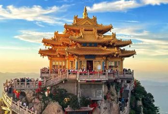 老君山景区一日游【定制包车游】【[安心出行]洛阳城区上门接送，全天专属用车随走随停，纯玩又休闲。】