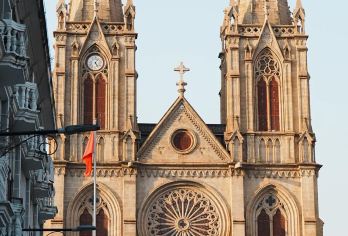 广州出发-有轨电车陈家祠沙面永庆坊白云山圣心教堂一日游/私家【亮点一：一次行程游遍九大景点，融合了广州经典，新潮的代表景点】