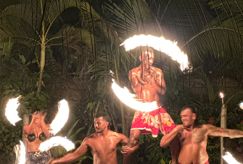 斐济鲁滨逊岛一日游【Robinson鲁滨逊岛/火把舞+大餐】【登上Robinson 鲁滨逊岛参观传统部落村庄，看寄居蟹比赛、品尝美味椰子】