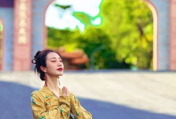 台湾  高雄西子湾+佛光山白佛陀纪念馆+莲池潭+驳二艺术特区【VIP包车，私密性好，不与陌生人拼车/行程可调 可定制】