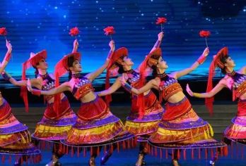 勐巴拉娜西一日游【自由行定|自助餐+表演+篝火互动+放水灯】【一票全含|晚餐+歌舞表演+篝火狂欢+放水灯祈福|】