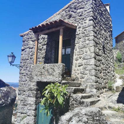 葡萄牙巨石村蒙桑图中文包车一日游