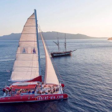 圣托里尼岛双体船红色游轮【含餐/阿斯普罗尼/红滩/伊亚/】