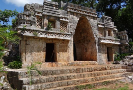 墨西哥坎昆奇琴伊察金字塔+天坑【专业司导 10 小时包车】【墨西哥专业司导，团建，商务出行，可全程私家定制（法甲球赛也可以代订）详情请私客服小天】