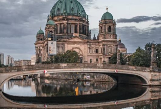 德国柏林市区游&景点任选【10H包车+中文免费定制】【尊享一对一高端行程定制，豪华包车专属礼遇，专业旅行顾问24小时恭候垂询。】