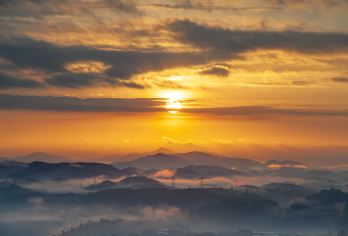 日出*云海*雪山+青海湖+同宝山+金沙湾+日月山一日游【1，达人带队，精选线路，深度体验，创新玩法，贴心管家，摄影帮手，路上美景随走随停！】