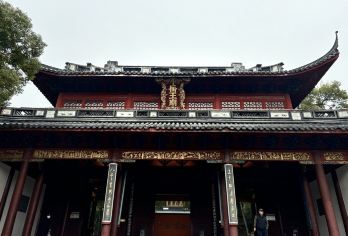 岳王庙景区+西湖风景区半日游【忠魂萦西湖·岳庙半日诗画行】【文化瑰宝·山水诗画！谒岳王庙，感悟“精忠报国”的英雄气概。】