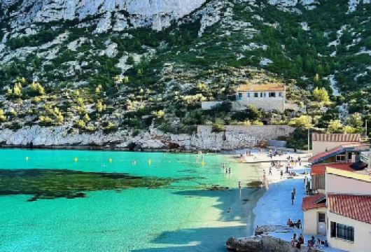 马赛艾克斯主教座堂+巴本动物公园+西瓦冈修道院+卢玛宏城堡【马赛艾克斯主教座堂：：教堂内部保存了许多珍贵的历史文物，如古罗马圆柱和 6 世纪基督教教堂洗礼池】