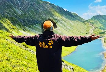 阿尔沟一日游【龙池徒步打卡领奖牌+雪山海子草甸+户外徒步】【[户外徒步]藏在雪山下的秘境海子，高原步道爬山线。】