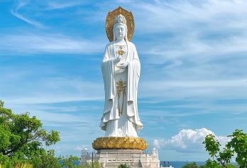 海南三亚崖州古城+南山文化旅游区+天涯海角包车一日游【景点游玩与车程时间经过精确配比，确保体验深度与舒适度，也可根据需求定制行程。】