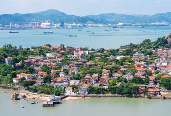 鼓浪屿一日游私家讲解1.5小时【导游带路讲解+网红线路】【[专属讲解]本产品不与他人拼团，一对一讲解，纯玩无购物。套餐报价为整团价，拍一份。】