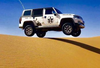 银川包车出发+腾格里沙漠五湖穿越+航拍乌兰湖+骆驼湖一日游【1，银川市区免费上门接送， 带您领略地球之心乌兰湖，轻松游玩腾格里】