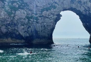 伦敦出发侏罗纪海岸精华一日游/杜德尔门/拉尔沃思湾/老哈里岩【侏罗纪海岸—2001年被联合国教科文组织六位世界自然遗产】
