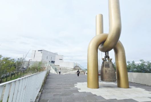 仁川江华岛朝阳纺织，爱妓峰DMZ星巴克一日游【包车一日游】【DMZ看望北朝鲜，江华山城，朝阳纺织厂咖啡屋，好玩的斜坡滑车】