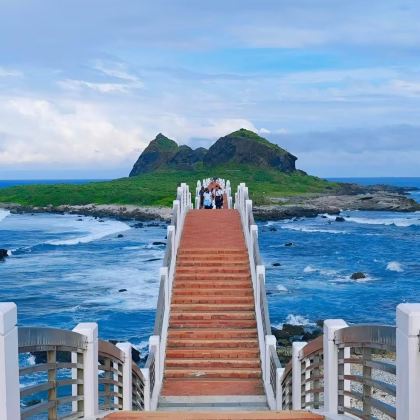 台湾东部海岸线一日游：三仙台+加路兰海岸+水往上流+新港渔港